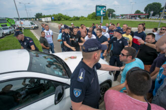 Demonstracije, nemiri, "dešavanja naroda" su njegova specijalnost: Protesti od Pariza do Kragujevca kroz objektiv Lazara Novakovića (FOTO) 19