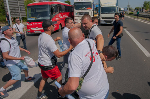 Demonstracije, nemiri, "dešavanja naroda" su njegova specijalnost: Protesti od Pariza do Kragujevca kroz objektiv Lazara Novakovića (FOTO) 25