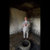 Američki ambasador sa zgarišta zapaljene srpske kuće na Kosovu zatražio procesuiranje odgovornih 7