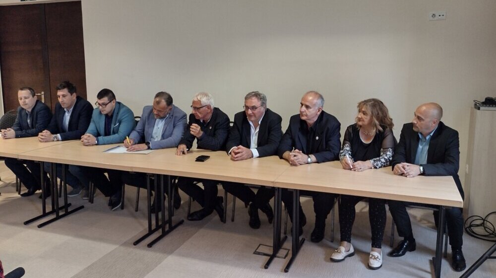 Neukorenjena anglosaksonska novina u našoj političkoj praksi ili najbrži način za promenu vlasti: Predlog za predizbore u kragujevačkoj opoziciji 1