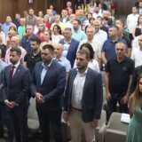 Predsednik opštine Nikšić pokazao srednji prst tokom intoniranja crnogorske himne (VIDEO) 1
