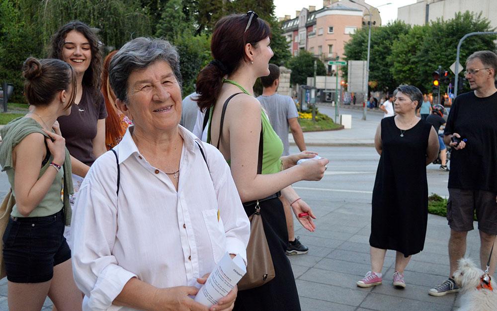 Učesnica skoro svih protesta za tri decenije protestuje i danas: Ljudi se plaše, ali to nije opravdanje 4 Učesnica skoro svih protesta za tri decenije protestuje i danas: Ljudi se plaše, ali to nije opravdanje 4