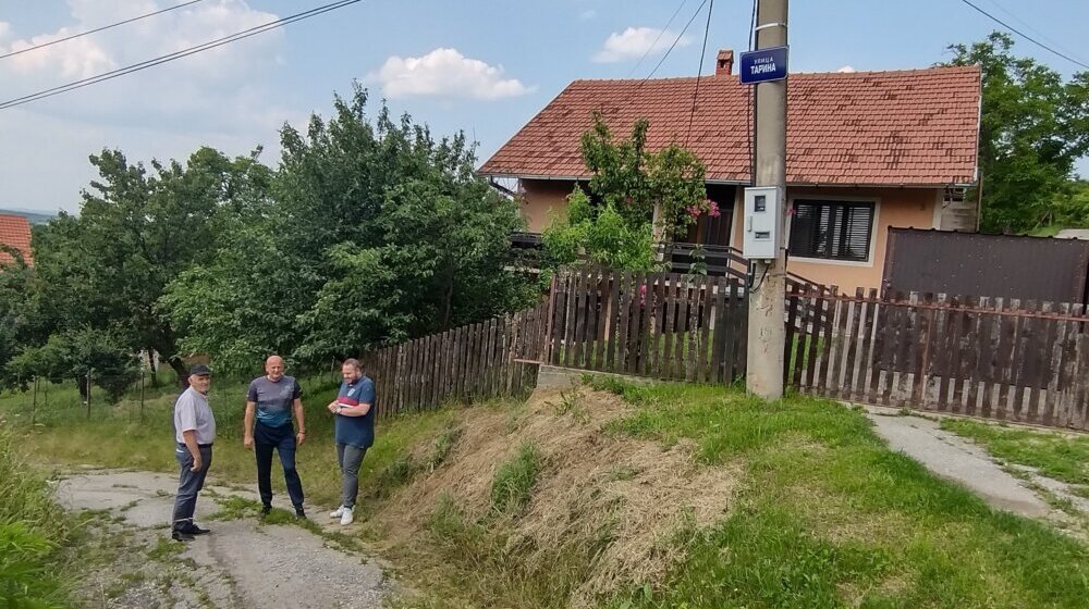 "Nošenje belih starki - misaona imenica": Tarina ulica u Kragujevcu već sedmu deceniju bez infrastrukture (FOTO) 1