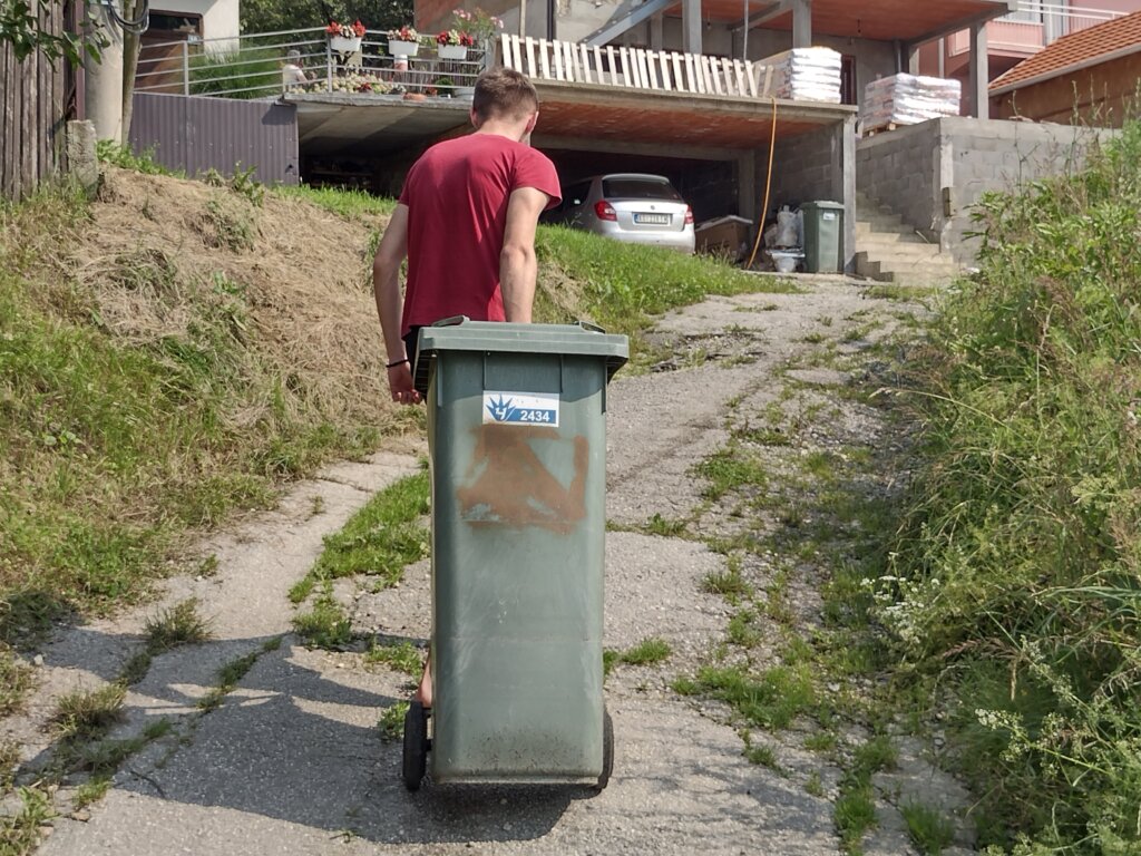 "Nošenje belih starki - misaona imenica": Tarina ulica u Kragujevcu već sedmu deceniju bez infrastrukture (FOTO) 12