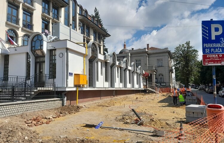 Spomenik kragujevačkoj rok grupi Smak: Počeli radovi na rekonstrukciji Trga omladine 1