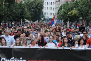 Demonstracije, nemiri, "dešavanja naroda" su njegova specijalnost: Protesti od Pariza do Kragujevca kroz objektiv Lazara Novakovića (FOTO) 32