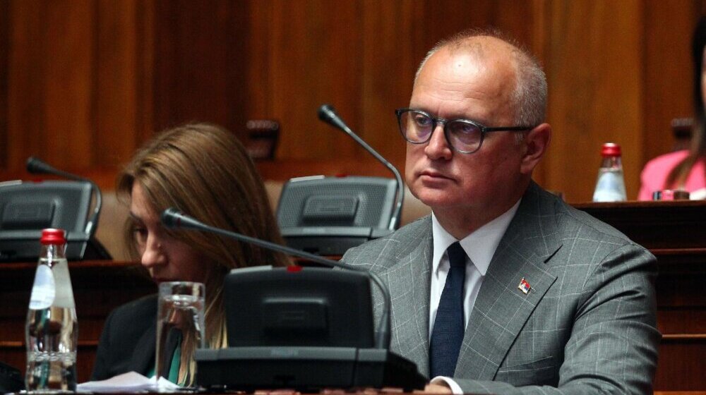 Vesić vikao na poslanike, Lazović se pitao da li se ministar zajapurio zbog ličnog interesa 1