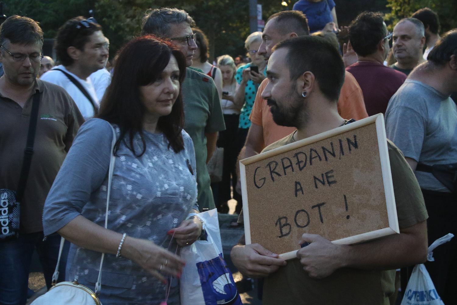 „Medijskom turom“ kroz Beograd: Kako je izgledao dvanaesti protest „Srbija protiv nasilja“ (FOTO) 17