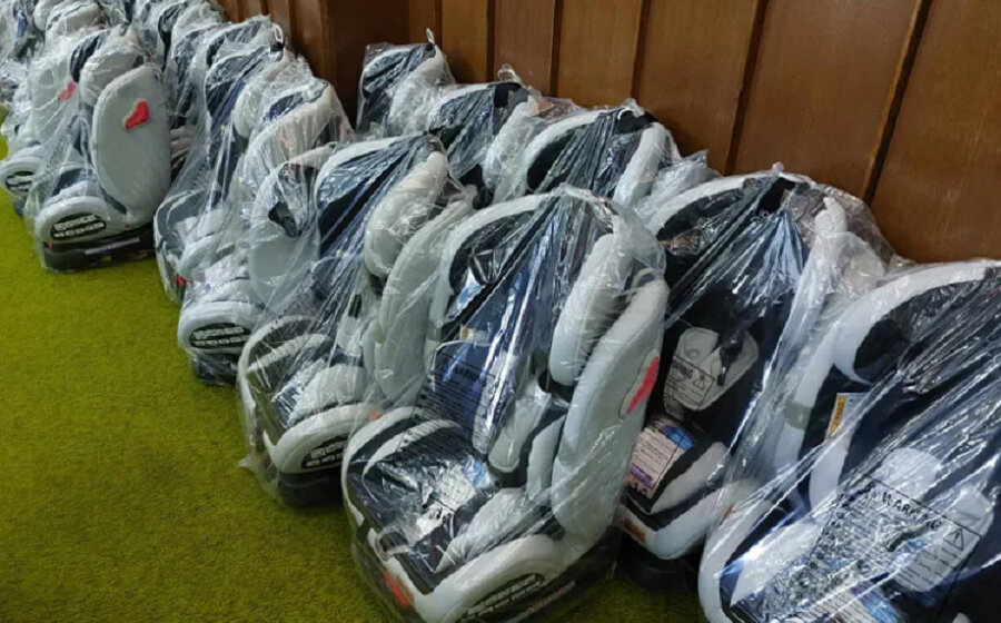 Sremska Mitrovica podelila auto sedišta za bebe 1