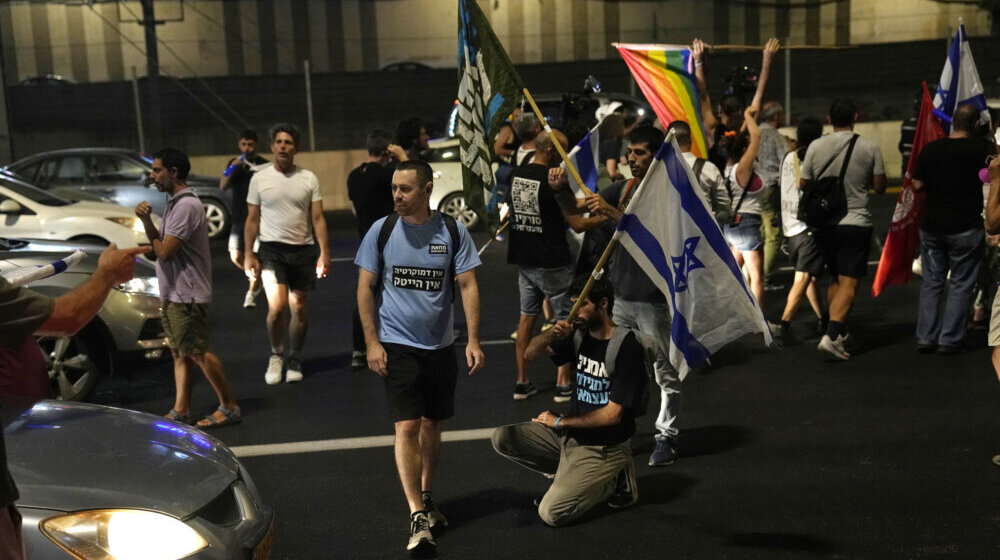 Hiljade Izraelaca maršira od Tel Aviva ka Jerusalimu protestujući protiv reforme pravosuđa 1