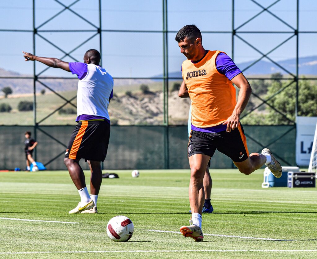 Uspon i pad Kšištofa Pjonteka: Pistolero došao u Istanbul po džebanu 7 Uspon i pad Kšištofa Pjonteka: Pistolero došao u Istanbul po džebanu 7