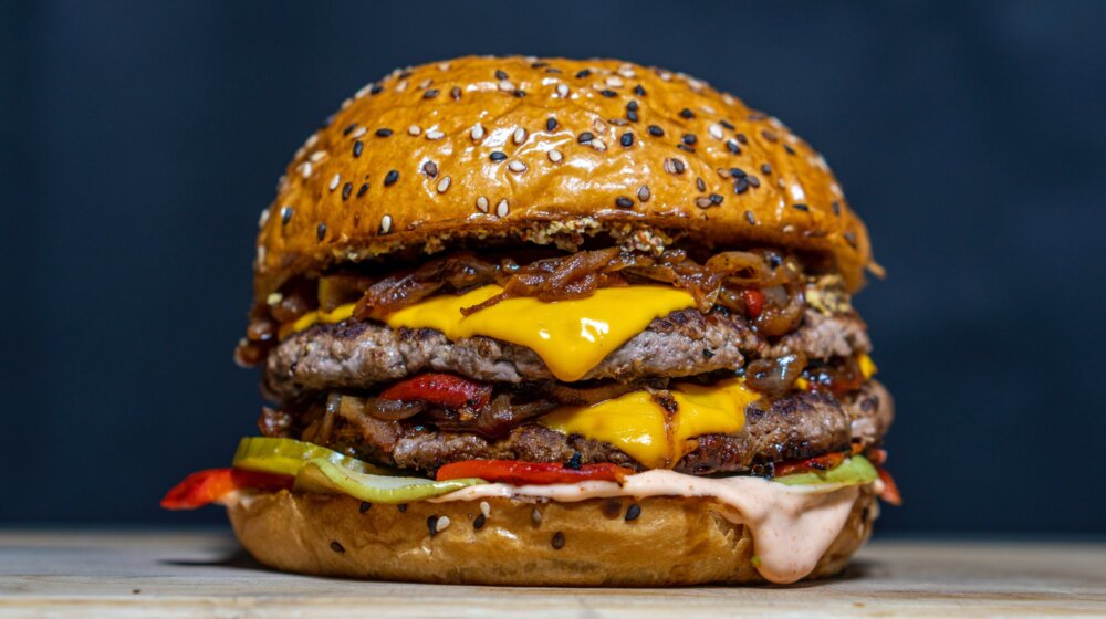 Novi trend na Tajlandu doveo do izuma čizburgera bez mesa 1