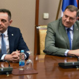 Politika: Dodik s Vulinom u Beogradu, njegov autorski tekst u dva nastavka o suđenju u Sarajevu 2