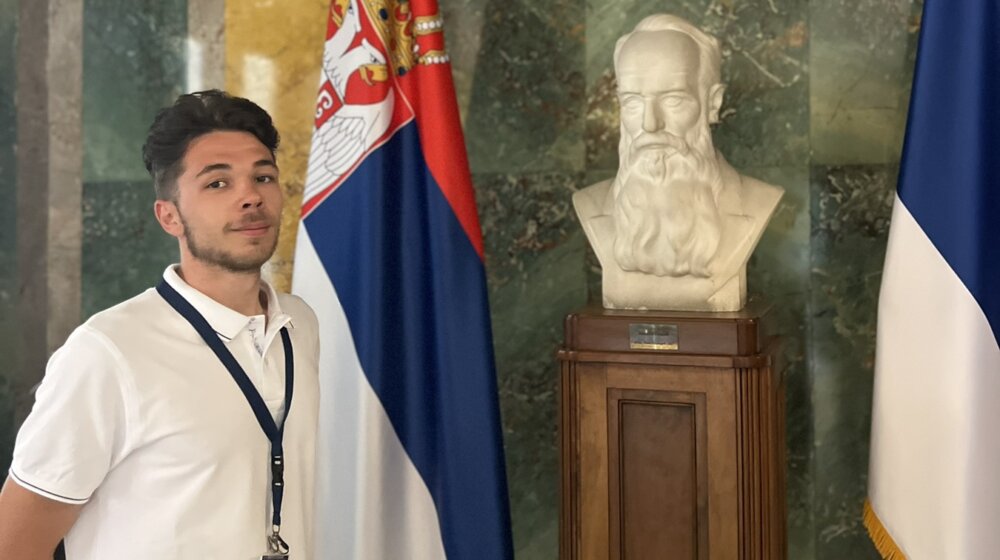 Student koji štrajkuje glađu na Andrićevom vencu ušao u Skupštinu Srbije 1