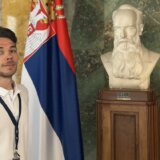 Student koji štrajkuje glađu na Andrićevom vencu ušao u Skupštinu Srbije 4