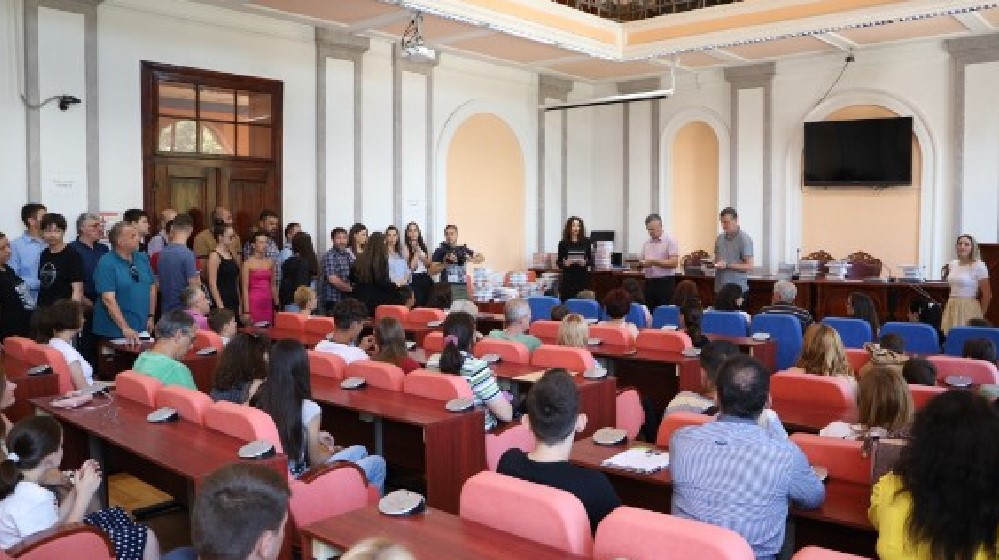 Najboljim učеnicima u Zajеčaru uručеnе Vukovе diplomе i priznanja 1