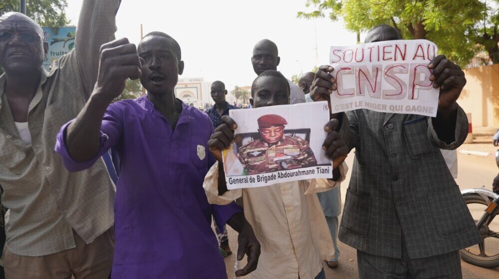 Rastu tenzije između Nigera i ECOVAS-a: Hunta upozorava da će ubiti svrgnutog predsednika 1