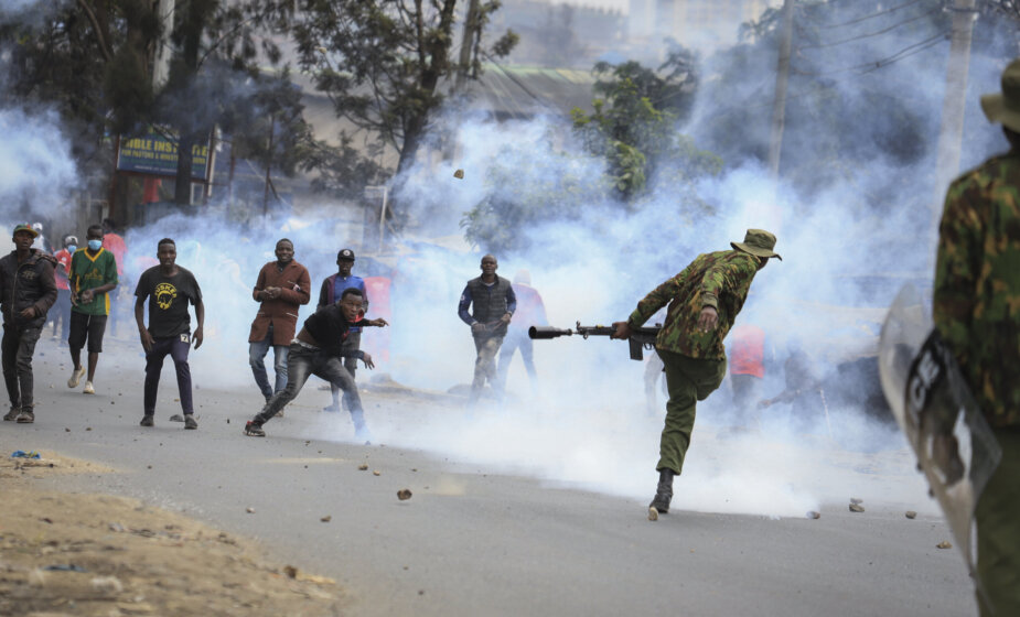 U protestima u Keniji protiv visokih troškova života ubijeno šest osoba a desetine ranjeno 1