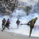 U protestima u Keniji protiv visokih troškova života ubijeno šest osoba a desetine ranjeno 13
