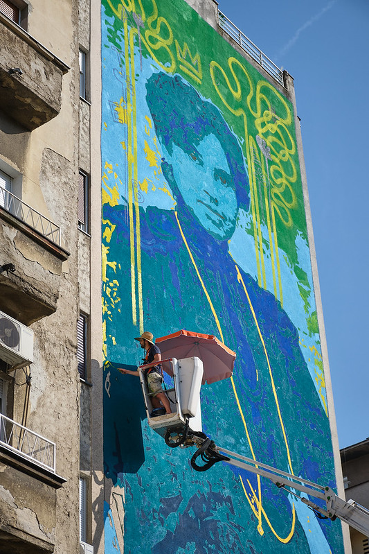 Izuzetne žene Srbije: Andrej Josifovski Pijanista oslikao mural Jelisaveti Načić u Beogradu 3