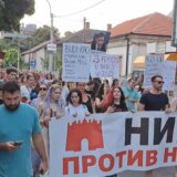 Na šestom protestu "Srbija protiv nasilja" u Nišu nakratko blokiran kružni tok u širem centru grada 9