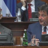 Martinović u Skupštini čitao navodne Aleksićeve ocene iz škole 1