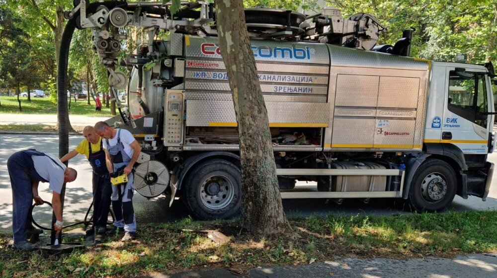 U Zrenjaninu gradski slivnici zapušeni travom i lišćem 1