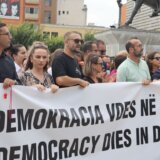 Novinari u Prištini održali protest podrške kolegama sa TV Klan Kosova 5
