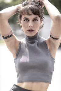 “Volela bih da ovim filmom uzburkamo emocije koje u meni budi jedinstvo na ovim protestima”: Glumica Mina Nikolić uoči svetske premijere filma "Pored tebe" u Puli 2 “Volela bih da ovim filmom uzburkamo emocije koje u meni budi jedinstvo na ovim protestima”: Glumica Mina Nikolić uoči svetske premijere filma "Pored tebe" u Puli 2