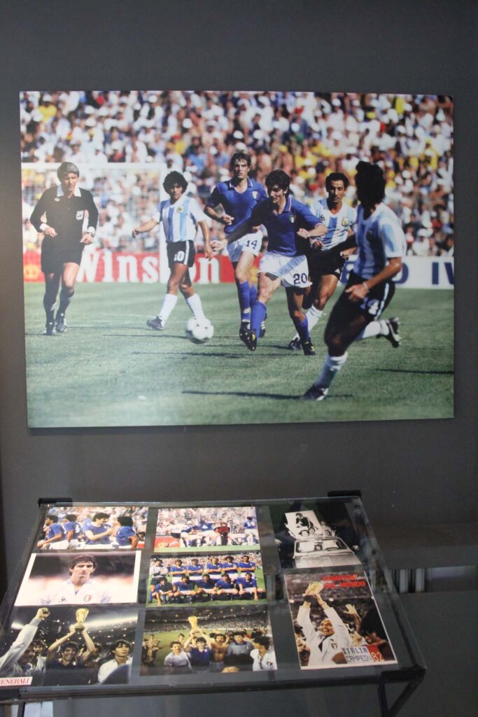 Kultne ličnosti životnog stila i fudbala: U Muzeju primenjene umetnosti otvorena izložba posvećena Paolu Rosiju i Siniši Mihajloviću 3 muzej primenjene umetnosti foto Miroslav Dragojević