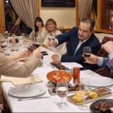 Milatović i Dačić zapevali na večeri kod Vučića (VIDEO) 8