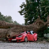 Oluja nosila krovove, obarala drveće na kola, ali malo ko u Srbiji ima osiguranje: Kad štetu plaćaju javne institucije? 7