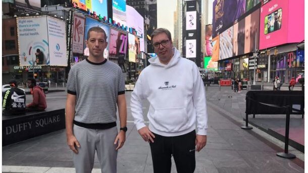 Kako se reklamira lobistička kompanija za koju Čedomir Stojković tvrdi da je angažovao Marko Đurić? 1