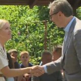 "Predsednik koji je voleo da maše": Društvene mreže o Vučićevoj poseti Priboju (VIDEO) 8