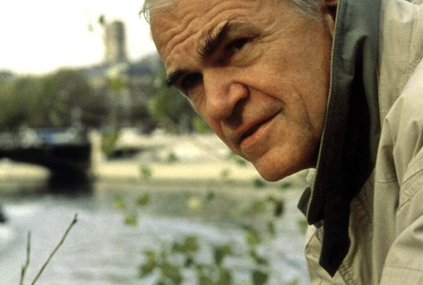 Nadareni romanopisac i moralni relativista: Šta u neovlašćenoj biografiji Milana Kundere piše o slavnom književniku 1