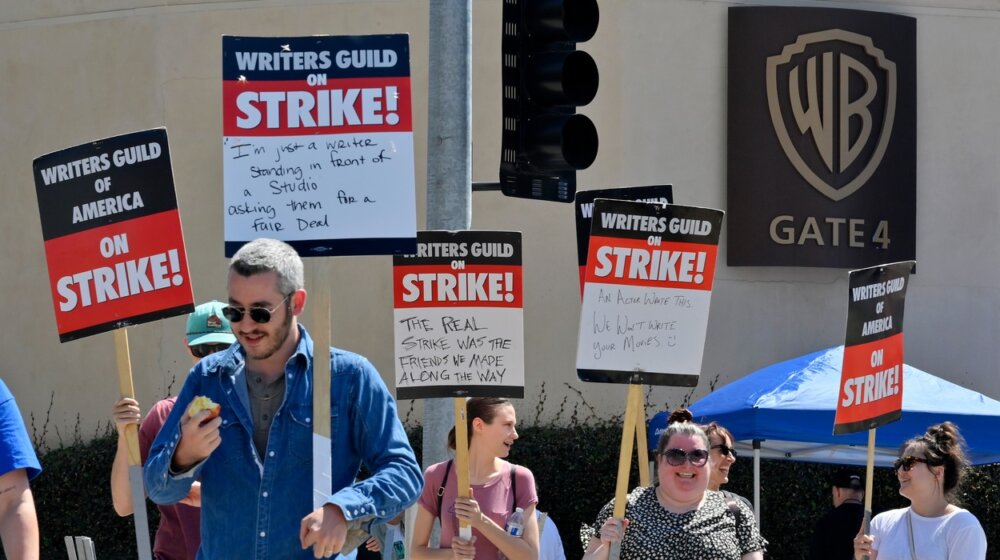 "Netflikse, plati": Zašto 160.000 holivudskih glumaca i scenarista štrajkuje? 1