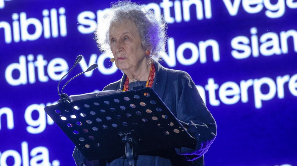 Književnici traže da veštačka inteligencija ne koristi njihove radove bez prethodnog odobrenja 1