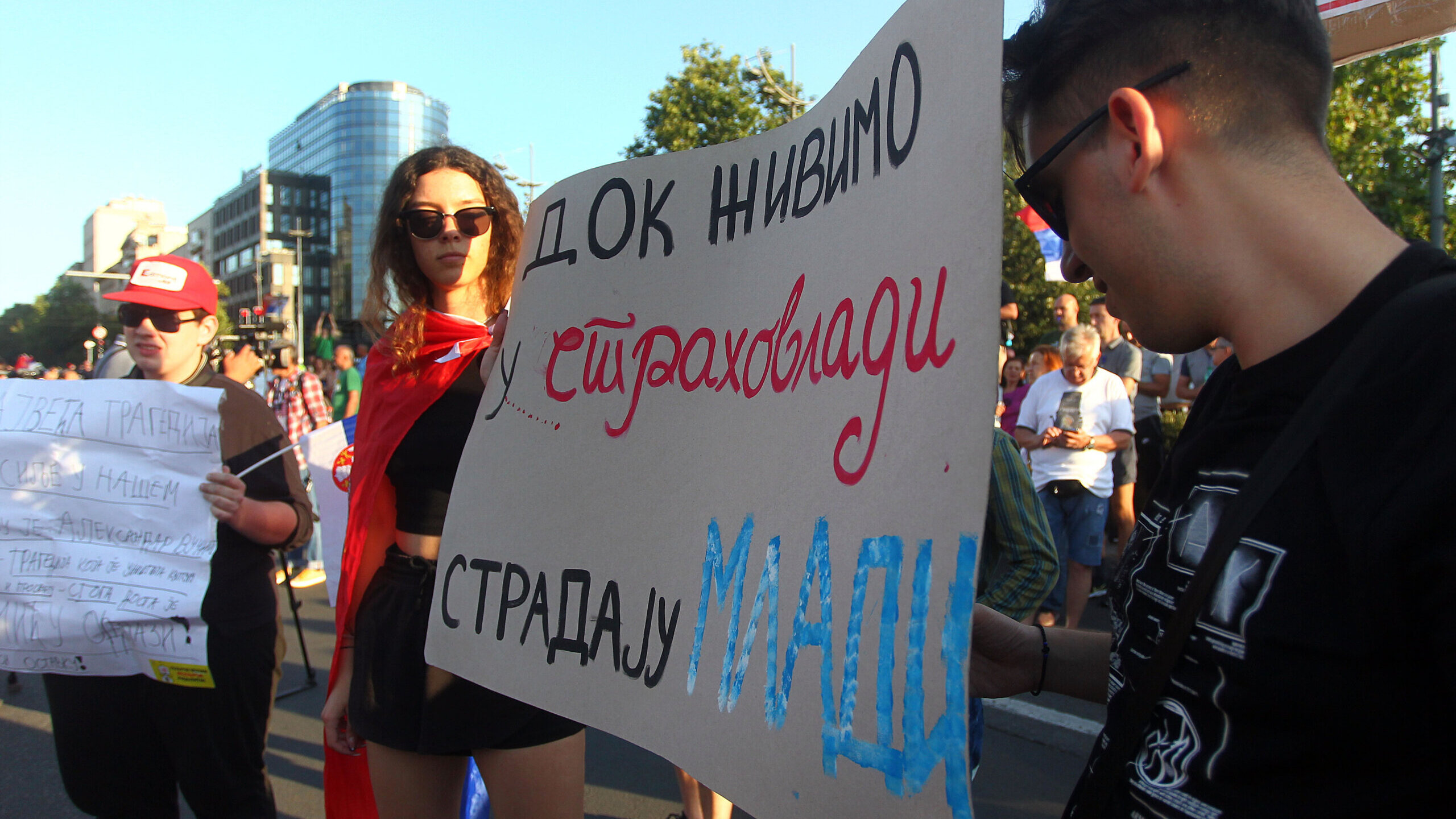 Slike koje su obeležile deseti protest "Srbija protiv nasilja" (FOTO) 6 Slike koje su obeležile deseti protest "Srbija protiv nasilja" (FOTO) 6