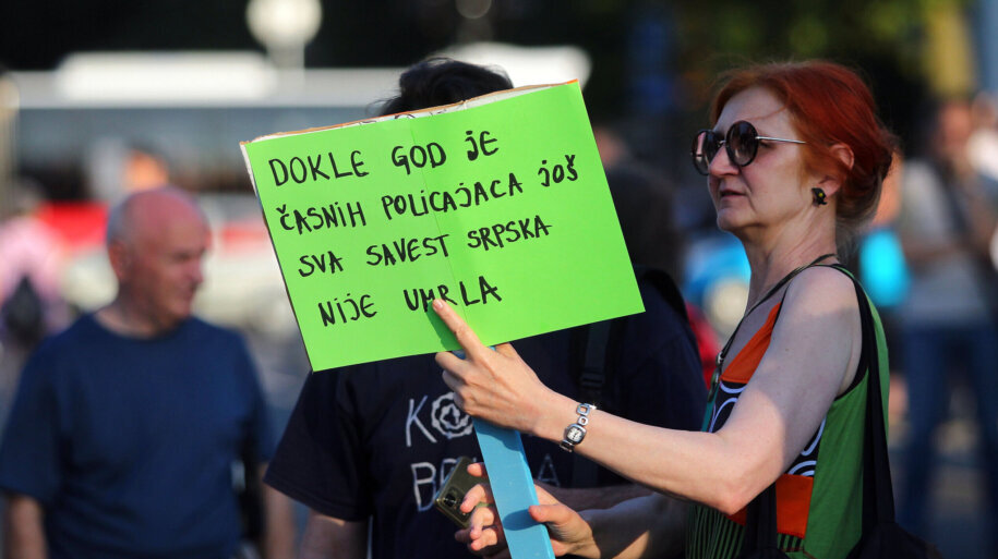 Slike koje su obeležile deseti protest "Srbija protiv nasilja" (FOTO) 7 Slike koje su obeležile deseti protest "Srbija protiv nasilja" (FOTO) 7