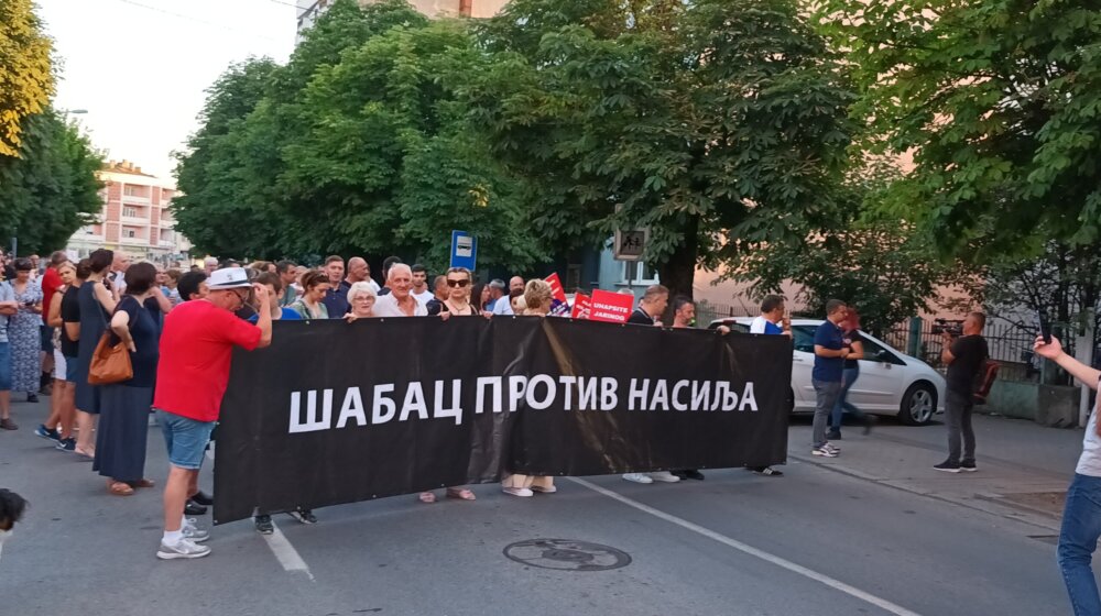 Prodaja zemlje za šaku vlasti: Četvrti protest “Šabac protiv nasilja“ 1