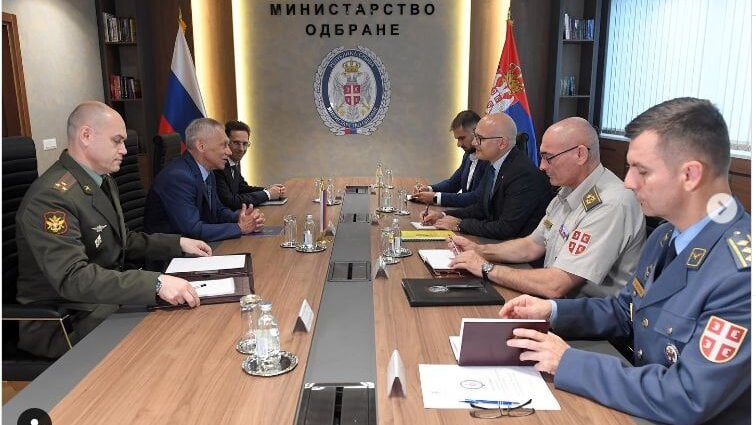 Sastanak ministra odbrane Srbije s ambasadorom Rusije 1