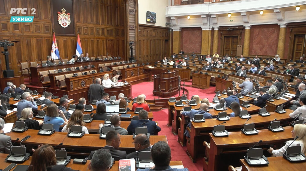 Nastavljena sednica Skupštine Srbije: Orlić kritikuje opoziciju 1
