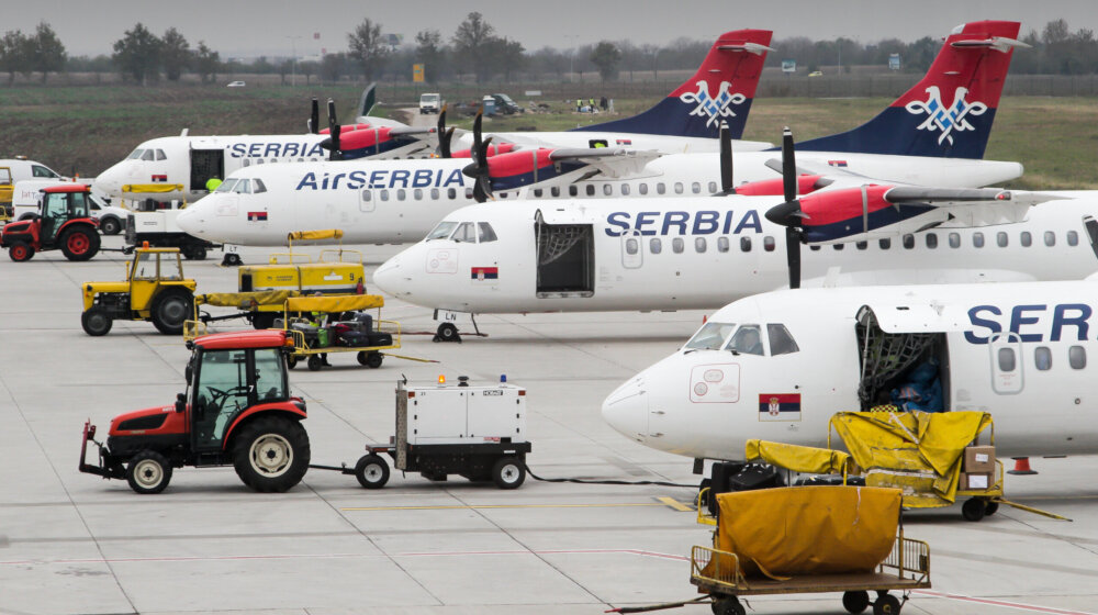 Strah od gromova, zabrana točenja goriva...: Zbog kojih sve razloga kasne letovi Er Srbije? 1