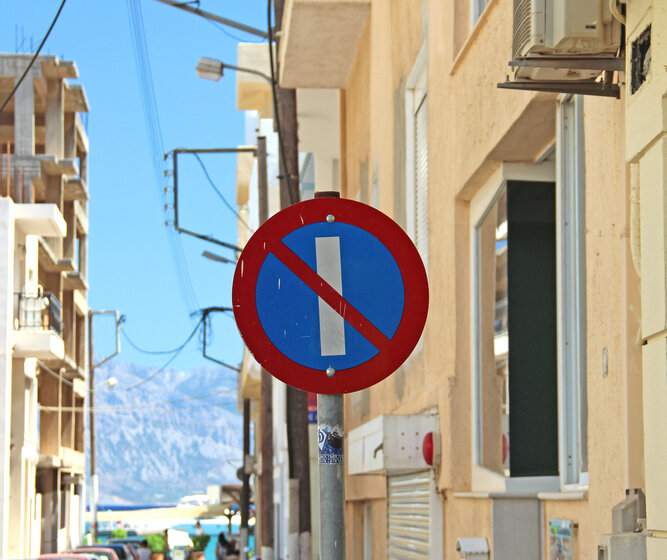 Saobraćajni znak zbog kog u Grčkoj srpski turisti redovno plaćaju kazne: Vide ga prvi put u životu, a evo šta znači 1