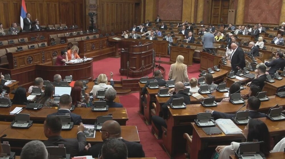 Završena rasprava o razrešenju Baste, opozicija najavila da neće da glasa 1