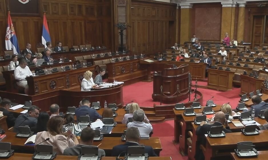 Skupština: Orlić isključio mikrofon Robertu Kozmi 1