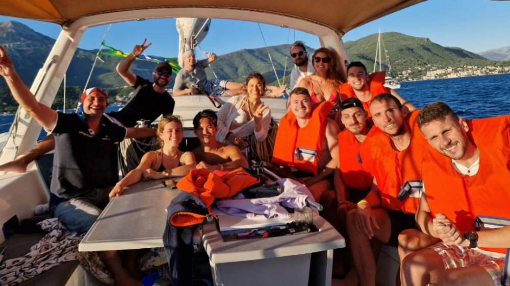 "Gliser počeo da tone, morali smo brzo da reagujemo": Kako su članovi Gorske službe spasili devetoro turista u Crnoj Gori 1