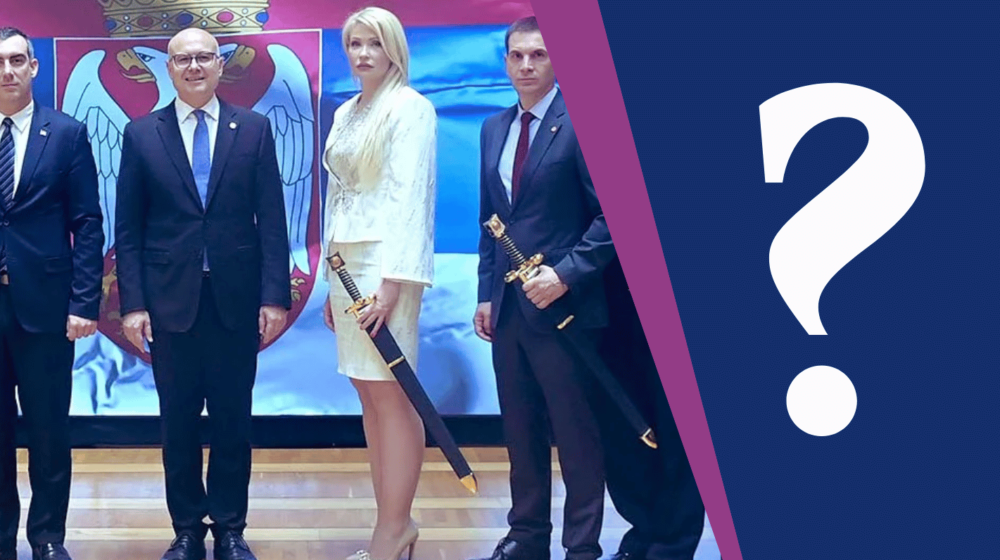 "Sandra Božić nagrađena za vređanje političkih protivnika": Sagovornici Danasa o uručenju replike srpskog srednjevekovnog mača poslanici SNS-a i Milošu Jovanoviću 1