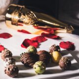 Zašto u hotelskim sobama osoblje ostavlja čokoladice na krevetu? 4