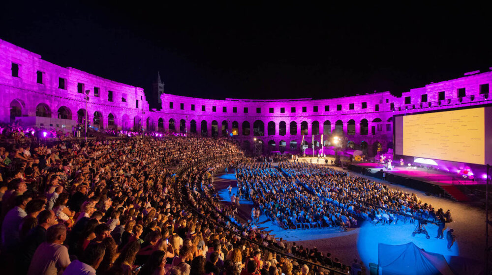 Više od 5.500 ljudi jednoglasno otvorilo jubilarni Pulski filmski festival 1